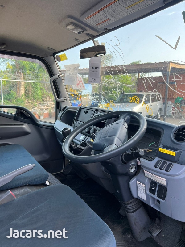 Mitsubishi Fuso 2013-5