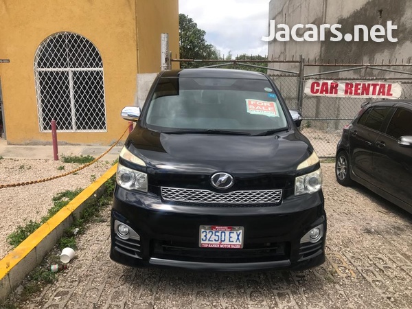 Toyota Voxy 2,0L 2012-1