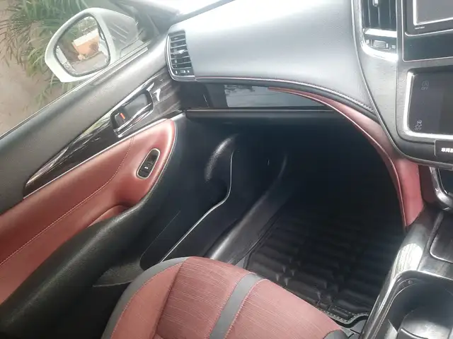 Toyota Crown Athlete 2,0L 2016, Saint Catherine - 2
