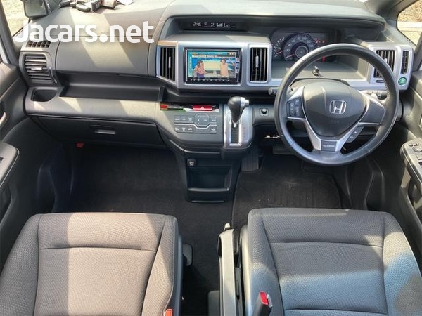 Honda Stepwgn Spada 1,8L 2013-7