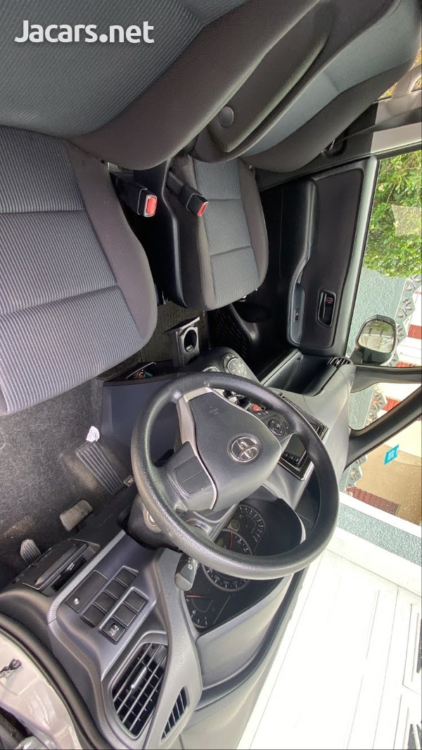 Toyota Noah 2,0L 2016-2