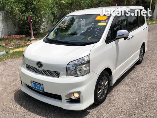 Toyota Voxy 2,0L 2013-2