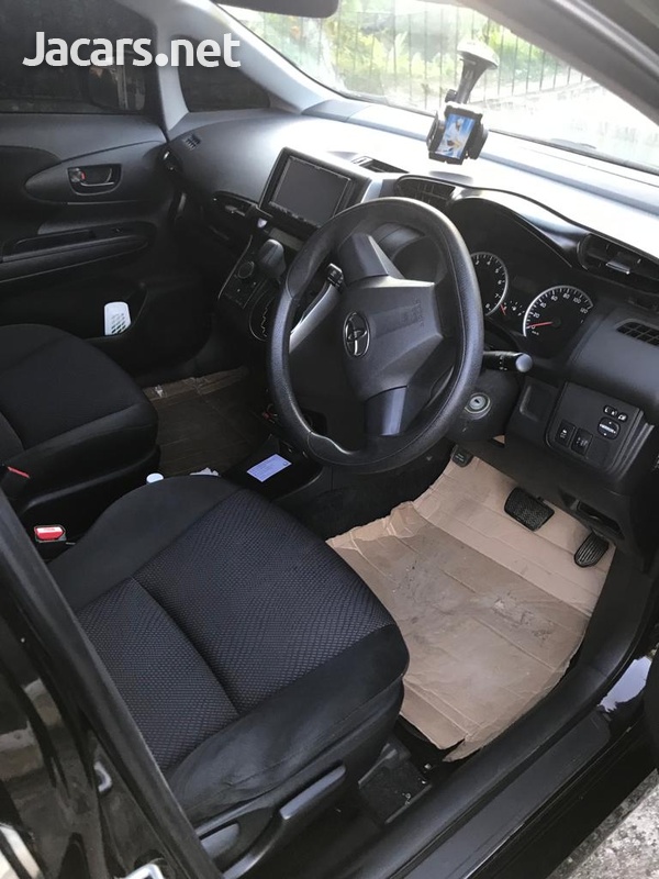 Toyota Wish 2,0L 2013-5