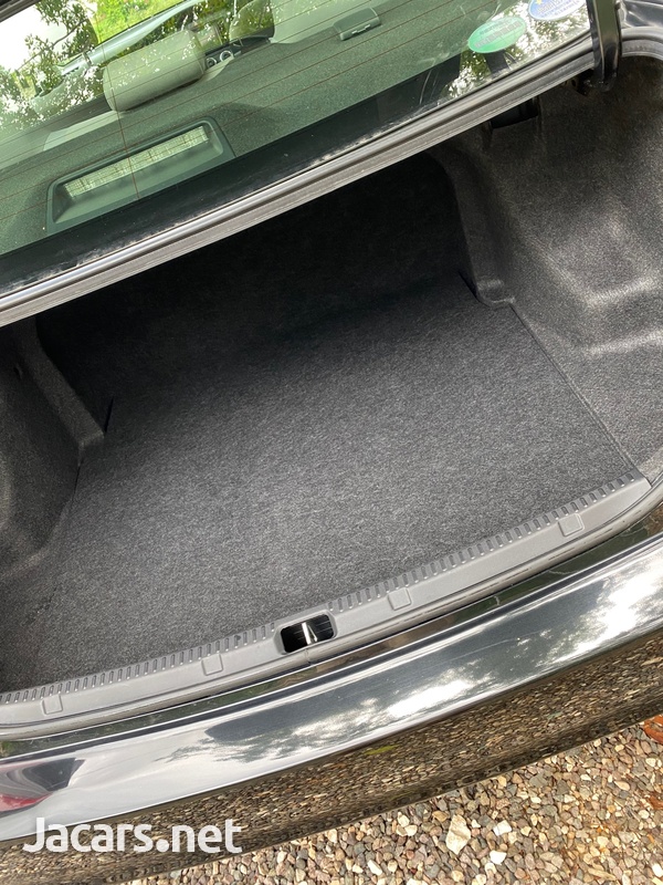 Toyota Axio 1,3L 2016-7