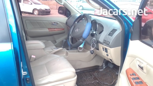 Toyota Fortuner 2,7L 2011-10