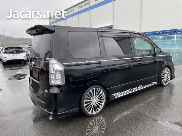 Toyota Voxy 2,0L 2013-9