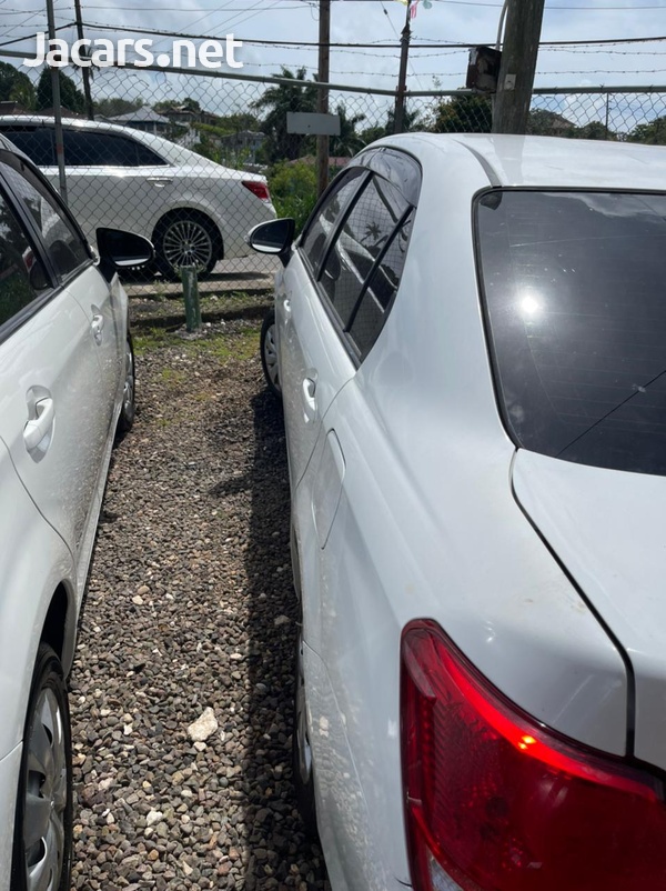 Toyota Axio 1,5L 2013-4