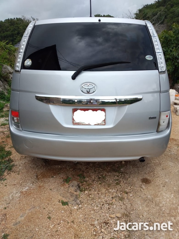 Toyota Isis 1,8L 2011-4