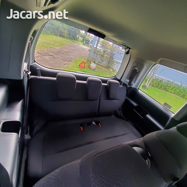 Honda Stepwgn Spada 2,0L 2013-9