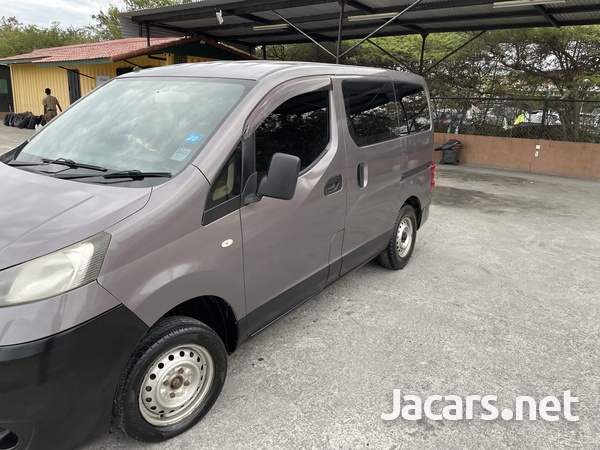 NISSAN NV 200-2