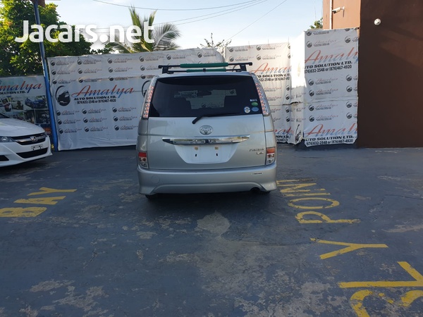 Toyota Isis 1,8L 2013-3