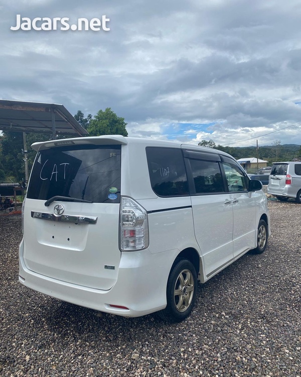 Toyota Voxy 2,0L 2012-3