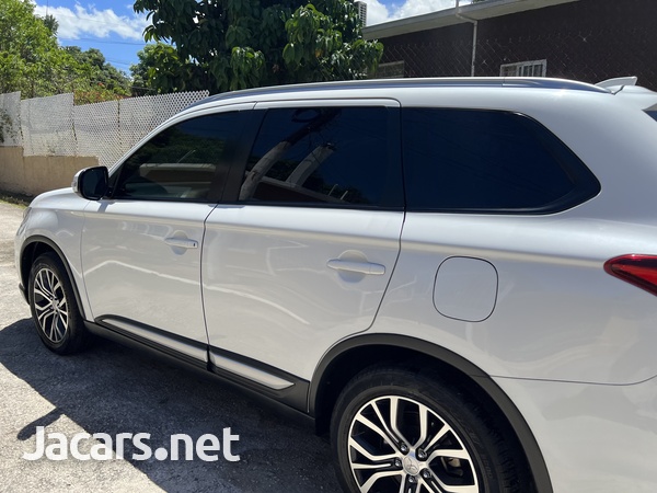 Mitsubishi Outlander or Airtrek 2,0L 2019-8
