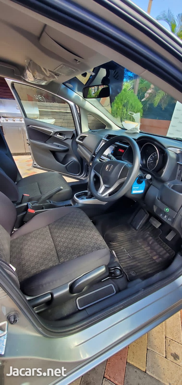 Toyota Vitz 1,0L 2017-9