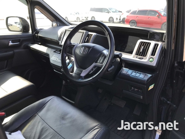 Honda Stepwgn Spada 2,0L 2013-6