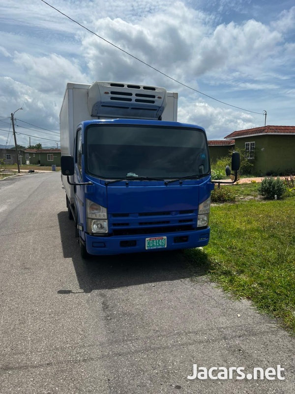 2009 Isuzu Truck-13