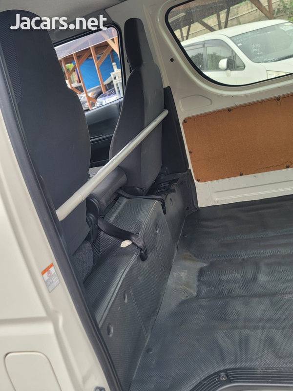Toyota Hiace 3,0L 2015-9
