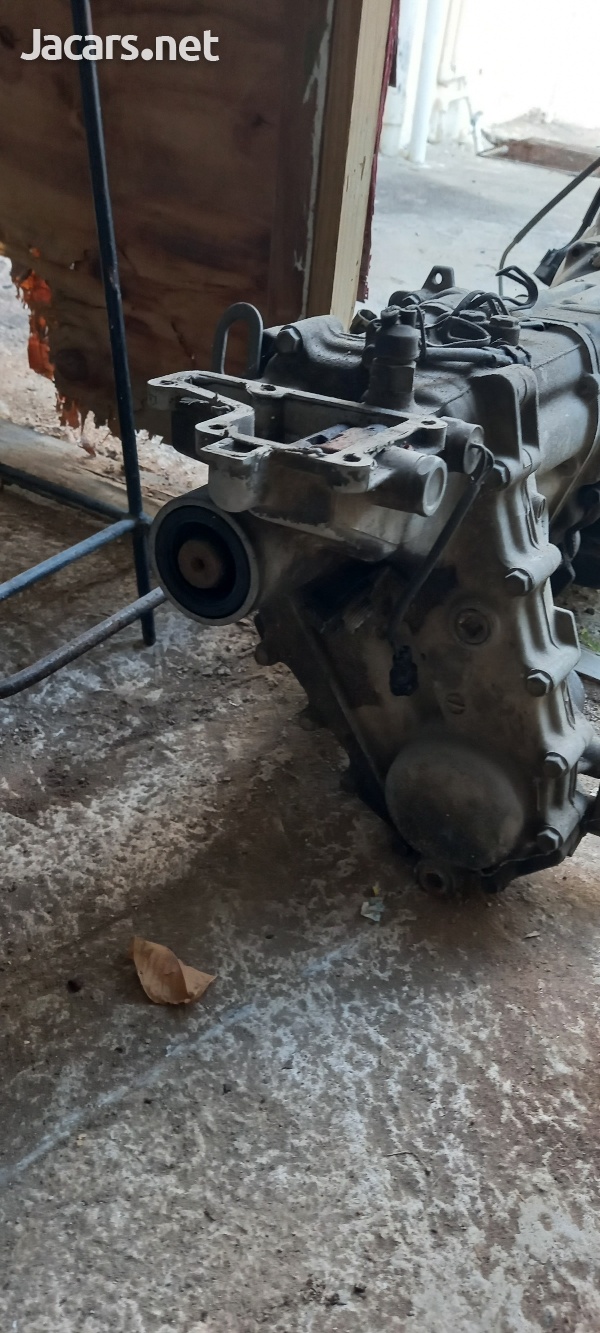 03 Suzuki Vitara Automatic Transmission with 4 wheel drive shifter model 03-72LE-8