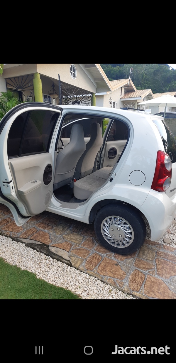 Toyota Passo 1,0L 2012-8
