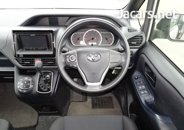 Toyota Voxy 2,0L 2017-4