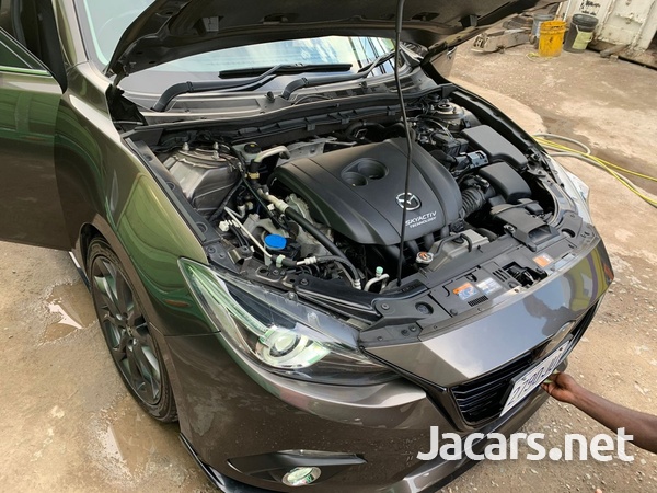 Mazda Axela 2,0L 2014-7
