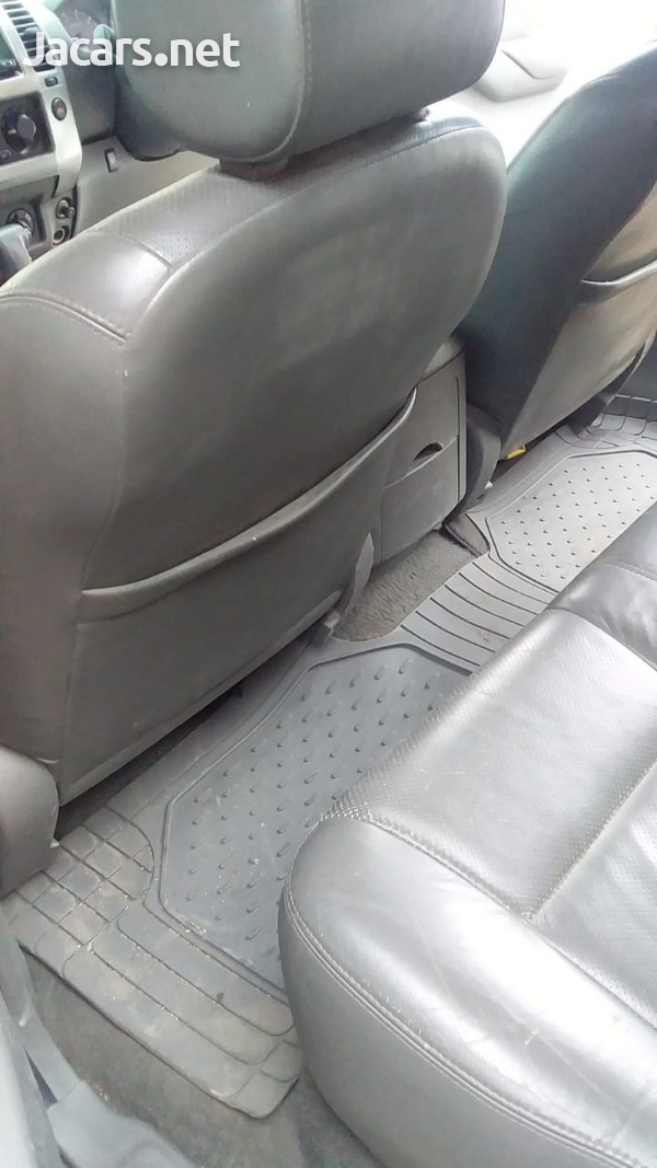 Nissan Navara 3,0L 2010-8