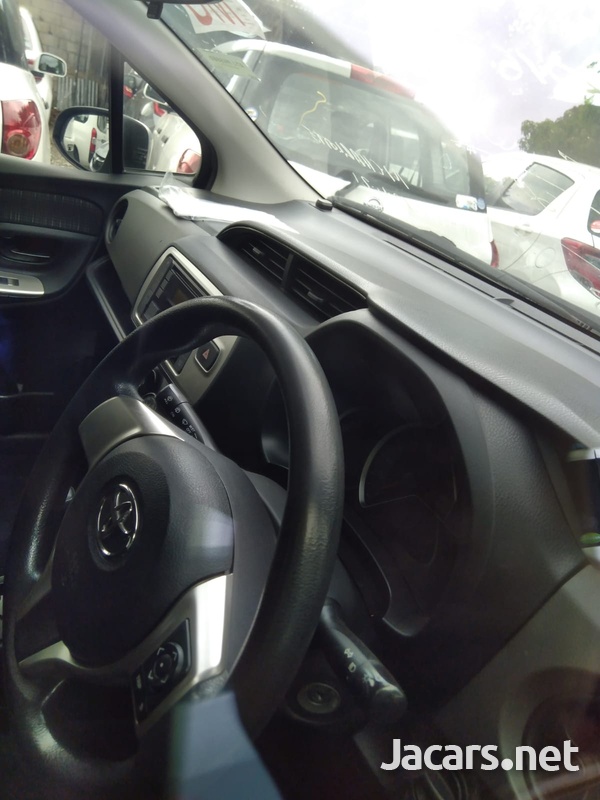Toyota Vitz 1,3L 2016-4