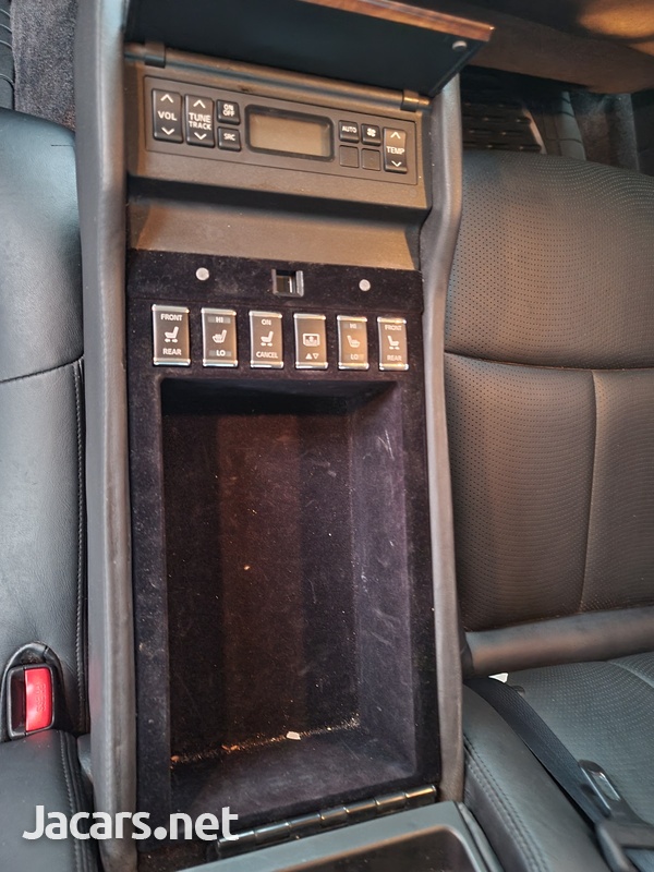 Nissan Fuga 2,5L 2012-7