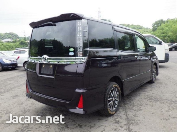 Toyota Voxy 2,0L 2014-10