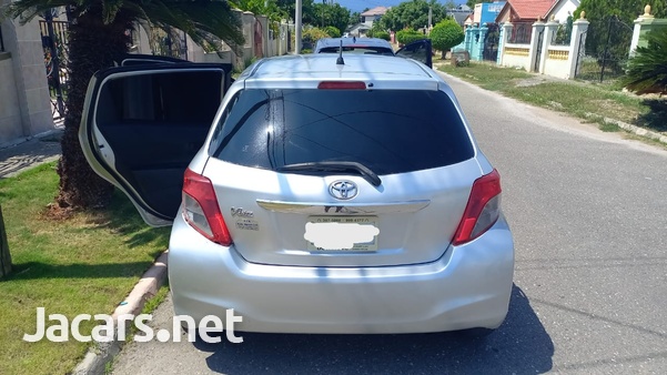 Toyota Vitz 1,0L 2012-7