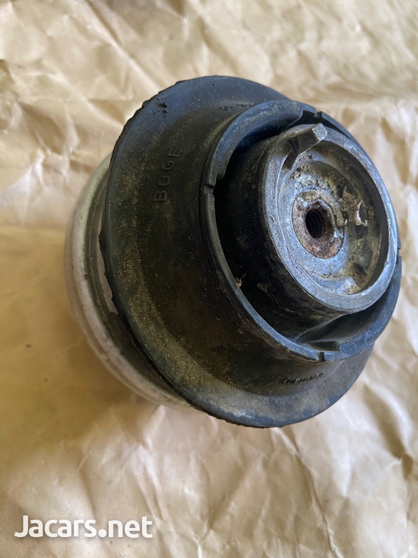 MERCEDES ENGINE MOUNT-2