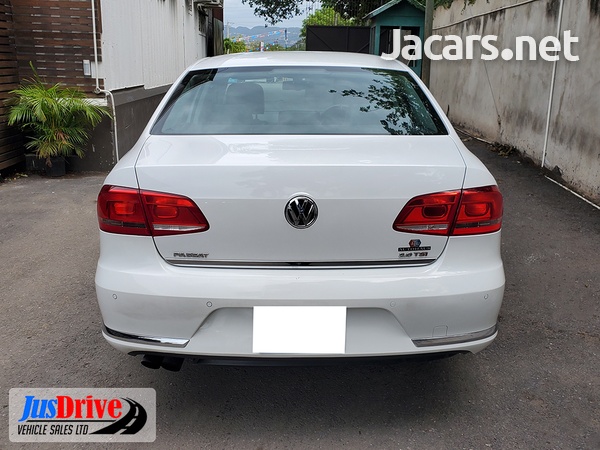 Volkswagen Passat 2,0L 2012-5