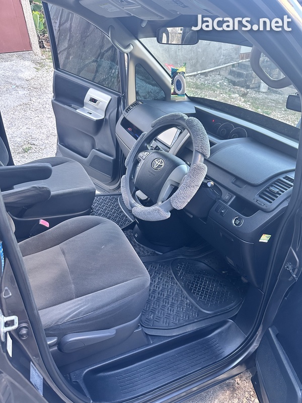 Toyota Noah 1,8L 2011-11
