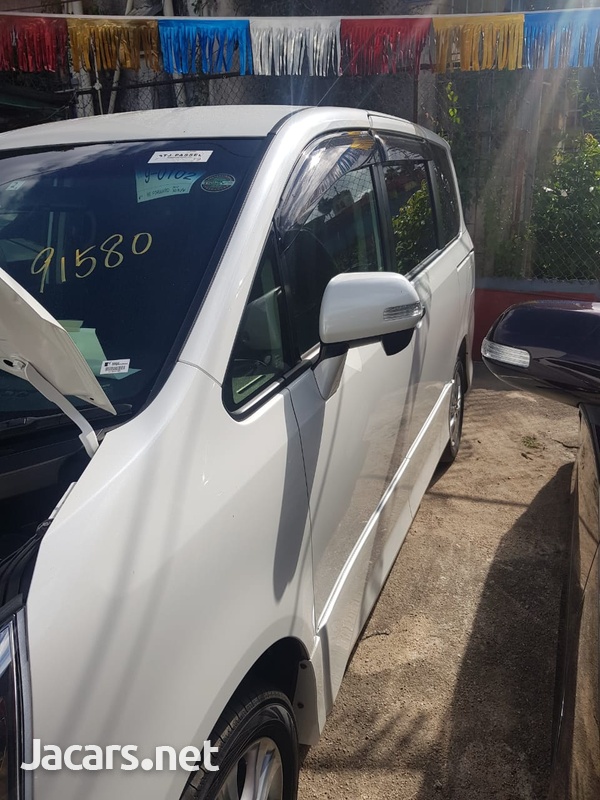 Toyota Noah 2,0L 2012-2