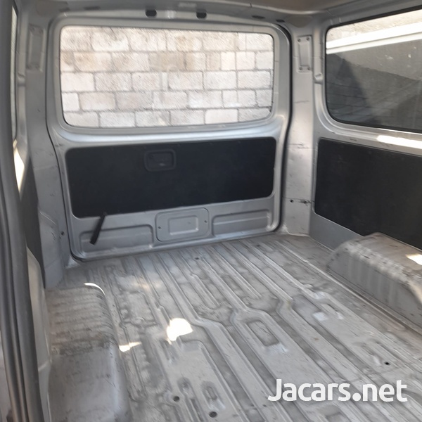 Nissan Caravan 2,0L 2015-5