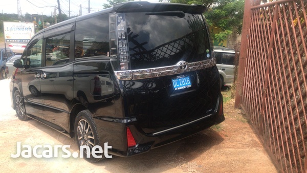 Toyota Voxy 2,0L 2016-5