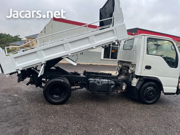 2006 Isuzu Truck-6