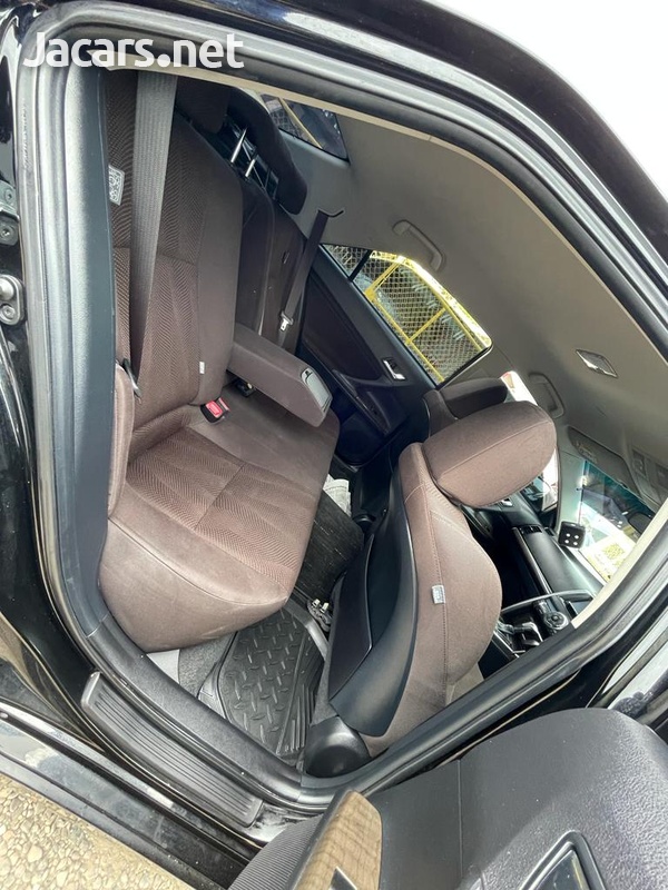 Toyota Mark X 2,5L 2013-5