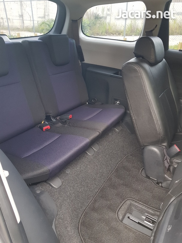 Toyota Wish 1,8L 2013-7
