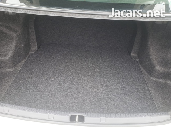 Toyota Axio 1,5L 2017-9