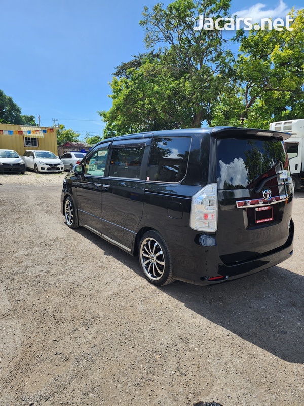 Toyota Voxy 2,0L 2013-8