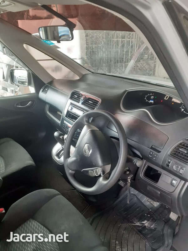 Nissan Serena 1,8L 2012-4