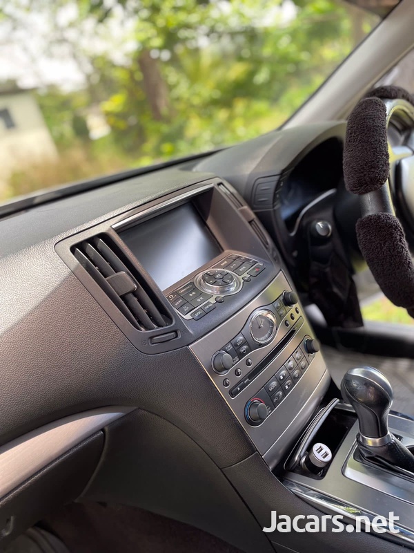 Nissan Skyline 2,5L 2012-5