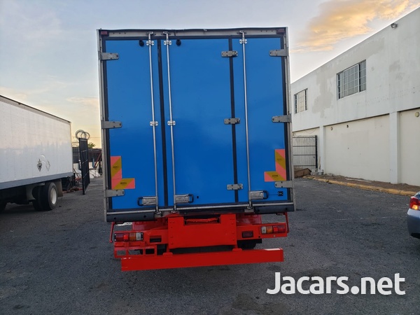 2010 Isuzu 11 ton Freezer Truck-3