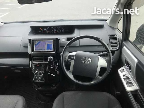 Toyota Noah 2,0L 2013