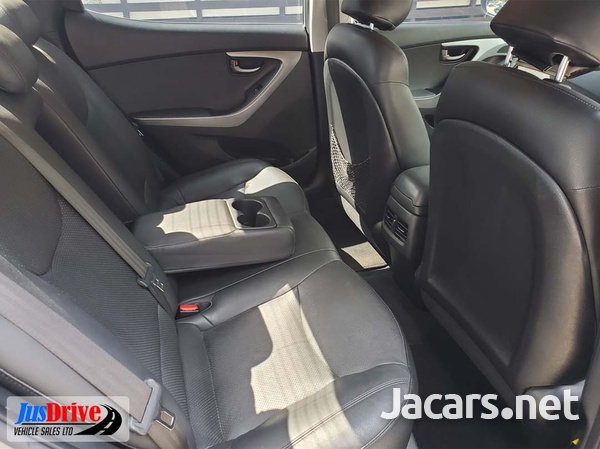 Hyundai Elantra 2,0L 2014-9
