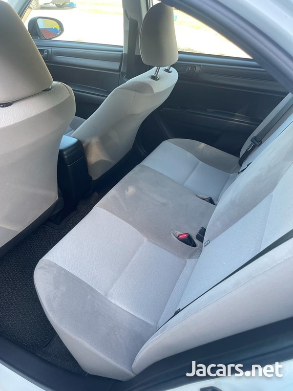 Toyota Axio 1,5L 2017-10