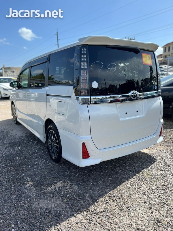Toyota Voxy 2,0L 2014-13