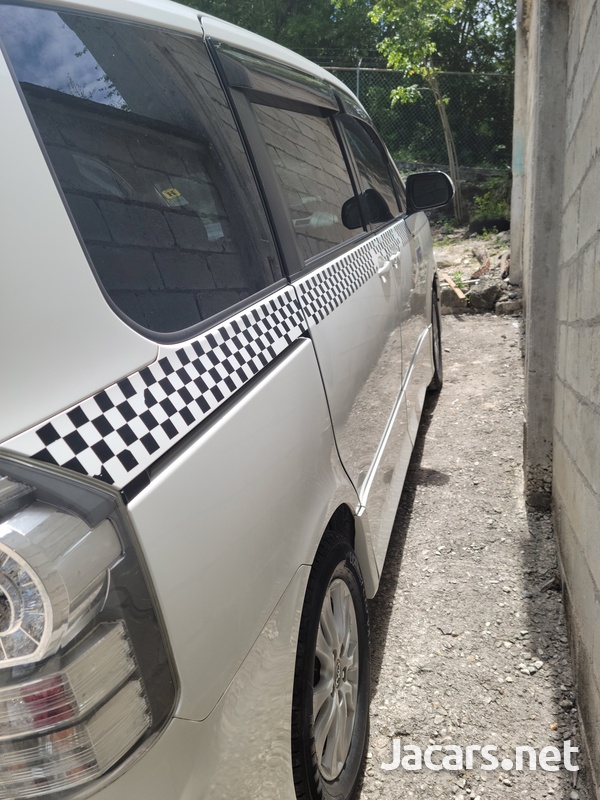 Toyota Voxy 2,0L 2010-1