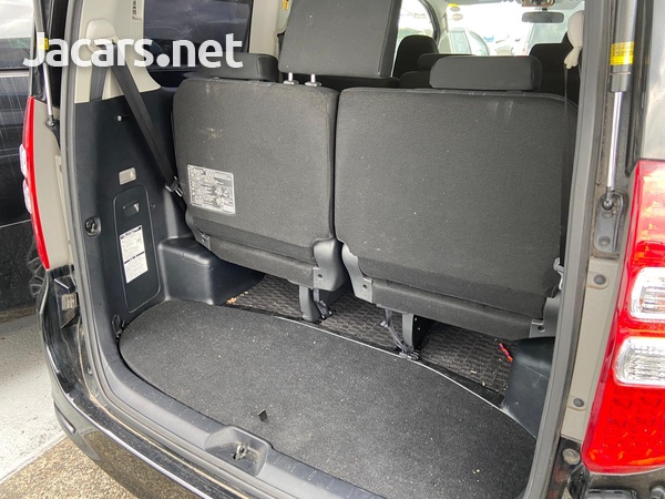 Toyota Noah 2,0L 2012-3